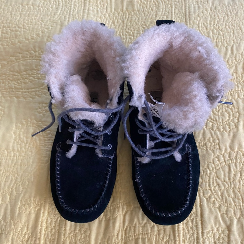 UGG Chickaree Lace Up Shoes Size EU 38/US 7